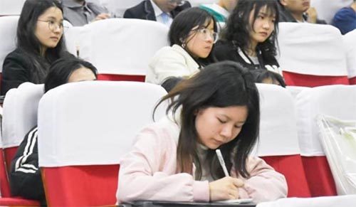 �������L��ɫ���ԉ��넓δ��